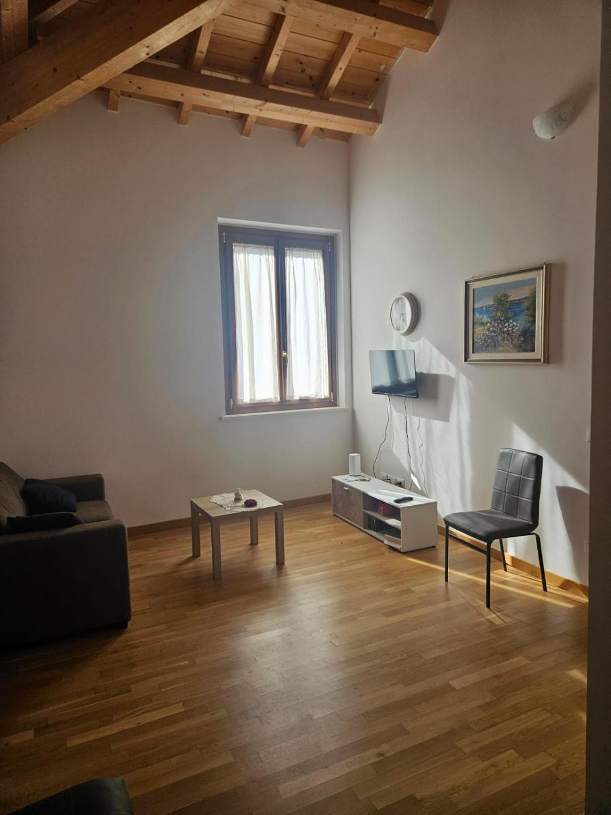 Sotto La Torre LʼAquila Exterior foto